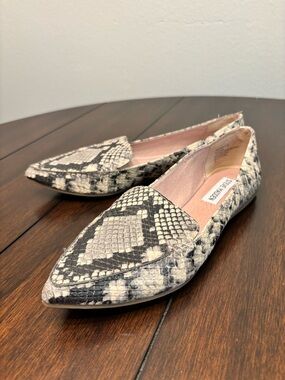 NWOB Steve Madden Pointed Snake-Print Loafers - 6.5M